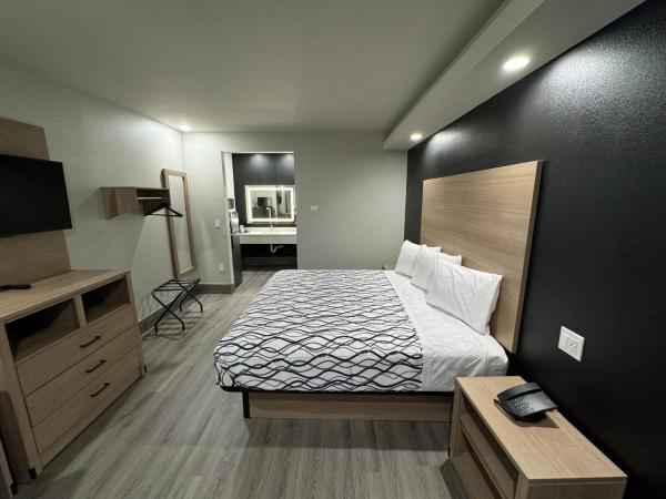 Crystal Inn Gessner- Near Sam Houston Racepark : photo 3 de la chambre studio lit king-size