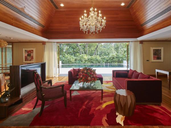 Sofitel Singapore Sentosa Resort & Spa : photo 2 de la chambre villa du jardin avec 1 lit king-size, 2 lits simples et piscine privée
