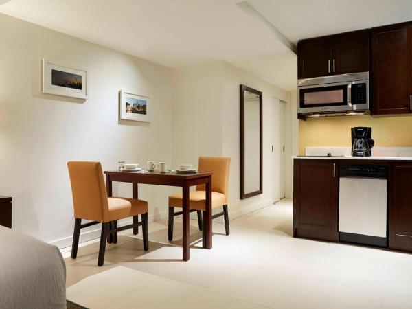 Residence Inn by Marriott Montréal Downtown : photo 1 de la chambre studio lit king-size avec canapé-lit