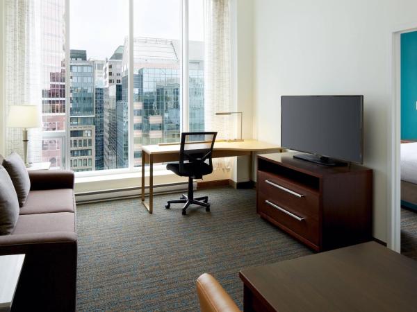 Residence Inn by Marriott Montréal Downtown : photo 1 de la chambre hébergement 1 chambre premium deluxe avec lit king size et canapé-lit