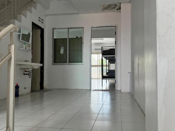 JS786 Cafe&Bistro : photo 3 de la chambre dortoir pour hommes de 8 lits