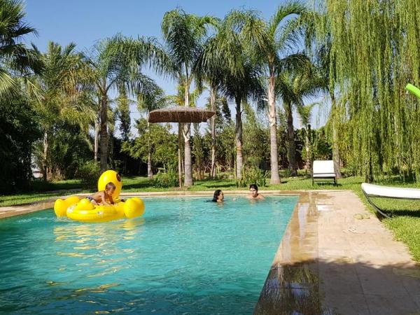 Maison d'Hôtes à Marrakech : photo 6 de la chambre chambre lit king-size - vue sur piscine 