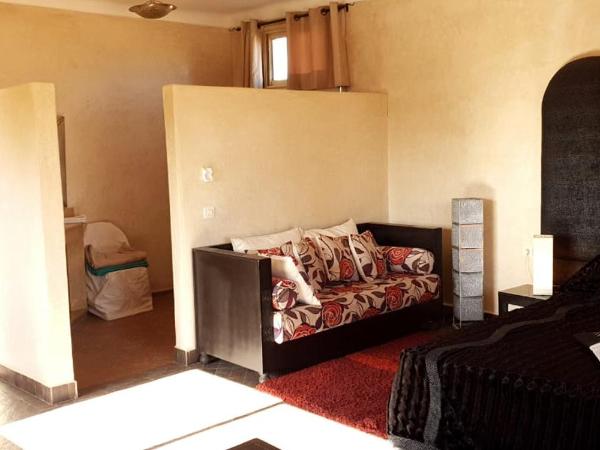 Maison d'Hôtes à Marrakech : photo 8 de la chambre chambre lit king-size - vue sur piscine 