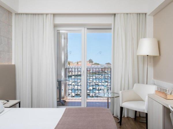 AP Eva Senses : photo 3 de la chambre chambre double ou lits jumeaux - vue sur port de plaisance