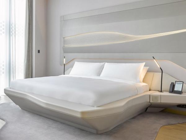 ME Dubai by Meliá : photo 3 de la chambre unbound me residence with burj khalifa view