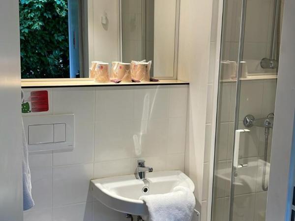 Fasthotel Albertville : photo 3 de la chambre chambre triple