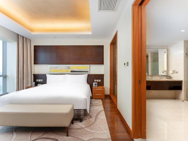 Holiday Inn Shanghai Pudong Kangqiao, an IHG Hotel : photo 1 de la chambre suite 1 chambre - accès au salon