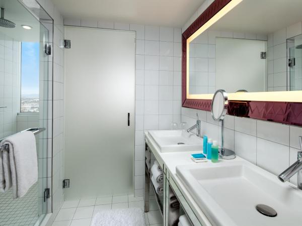 SAHARA Las Vegas : photo 1 de la chambre chambre lit king-size alexandria