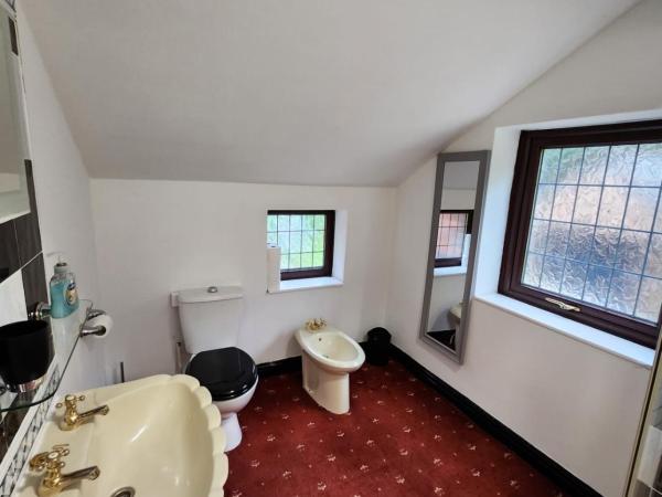 Rainsough Cottage Guest House - Shared Bathroom - Free Parking & WiFi : photo 8 de la chambre chambre double deluxe avec douche