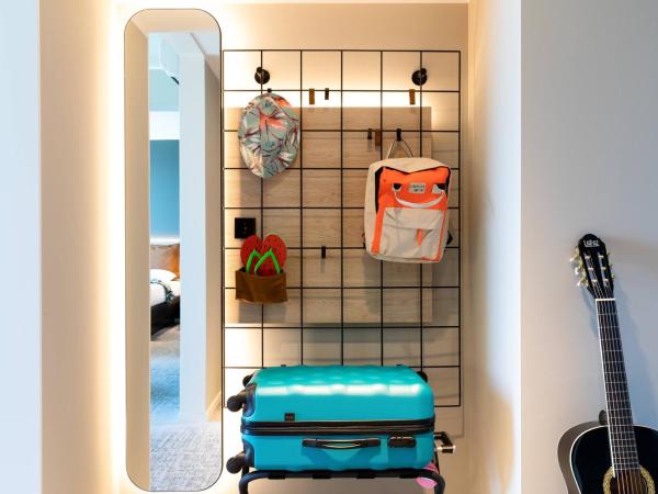 Moxy Utrecht : photo 3 de la chambre chambre lit queen-size 