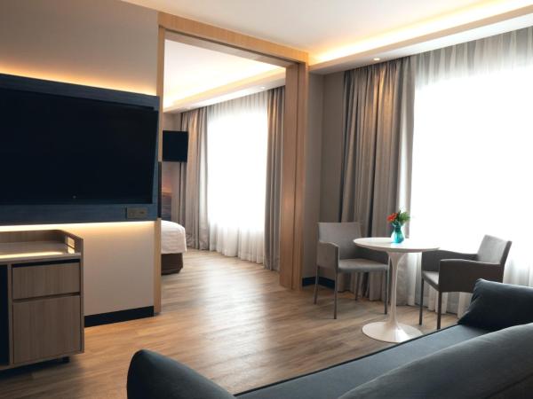 Novotel Bangkok on Siam Square : photo 8 de la chambre suite junior avec lit queen-size