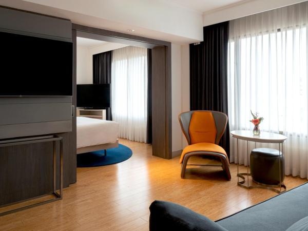 Novotel Bangkok on Siam Square : photo 4 de la chambre suite junior avec lit queen-size