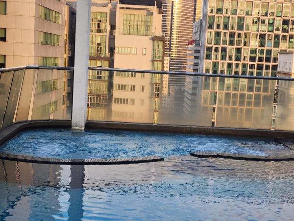 parkview serviced apartment : photo 4 de la chambre apartment with view and balcony