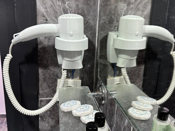 HİSAR HOTEL : photo 6 de la chambre chambre triple - vue sur ville