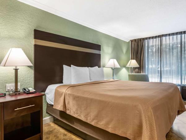 Clarion Inn Orlando International Drive - ICON Park : photo 1 de la chambre chambre lit king-size - non-fumeurs