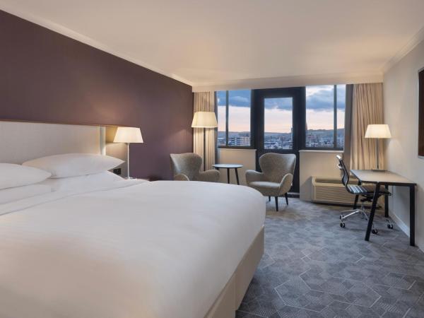 Delta Hotels by Marriott Bristol City Centre : photo 1 de la chambre chambre lit king-size exéctive - accès au salon