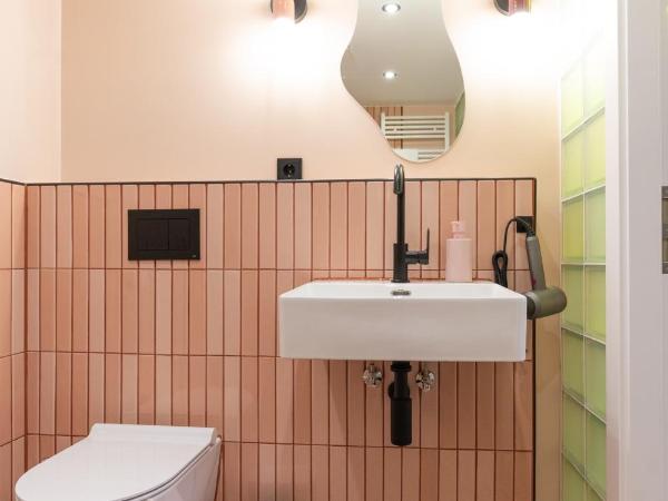 RetroPop Design Apartment , Designerzimmer für je 2 Personen, Top Lage, WIFI : photo 7 de la chambre chambre double deluxe avec douche