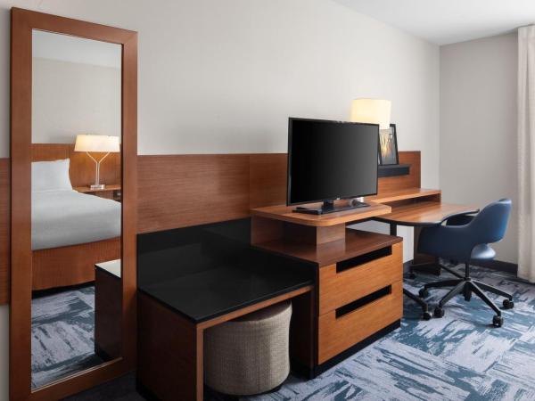 Fairfield Inn & Suites by Marriott Orlando Kissimmee/Celebration : photo 4 de la chambre chambre lit king-size