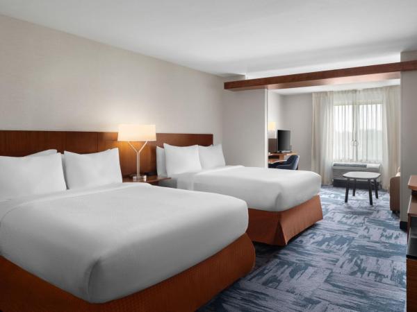 Fairfield Inn & Suites by Marriott Orlando Kissimmee/Celebration : photo 4 de la chambre suite avec 2 lits queen-size et canapé-lit