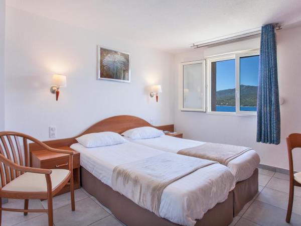 Le Neptune & Spa : photo 2 de la chambre chambre lits jumeaux - vue sur mer