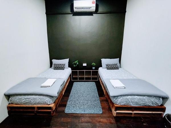 Upspot Kuching Waterfront Premium Hostel : photo 3 de la chambre chambre double Économique