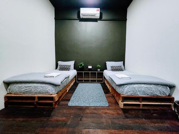 Upspot Kuching Waterfront Premium Hostel : photo 2 de la chambre chambre double Économique