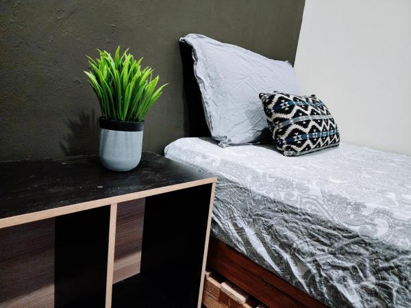 Upspot Kuching Waterfront Premium Hostel : photo 3 de la chambre chambre double Économique