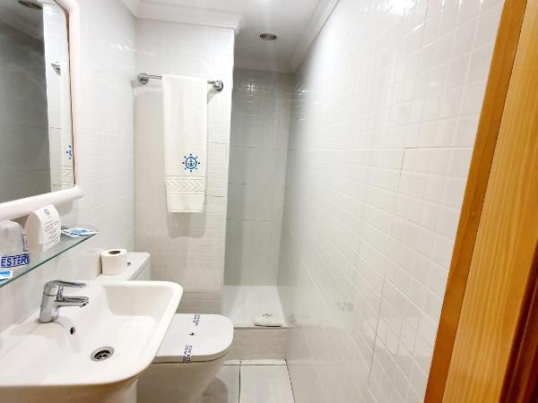 Hotel Maritimo : photo 10 de la chambre petite chambre double