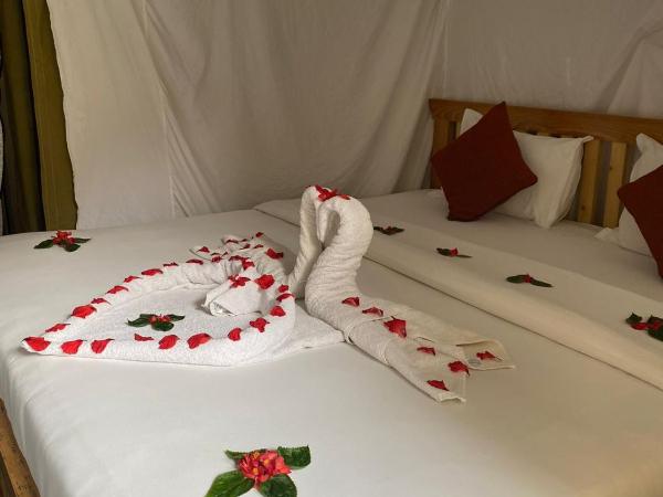 Kalash Parkaze And Tent Inn : photo 6 de la chambre chambre lit king-size deluxe