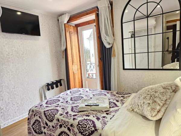 Charme da Graça - Guest House : photo 1 de la chambre chambre simple avec balcon