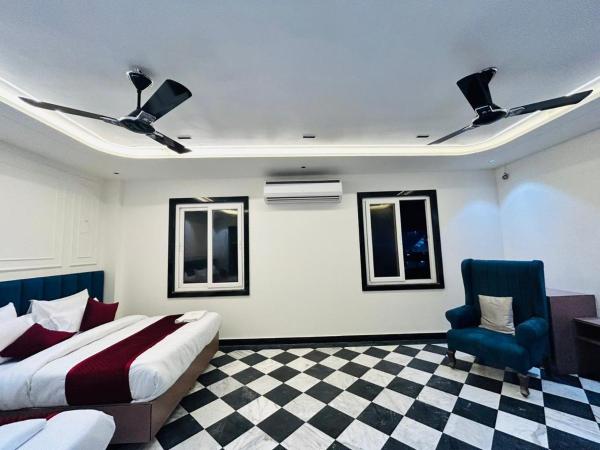 Taj Ronak Luxury Hotels : photo 4 de la chambre chambre familiale avec sauna