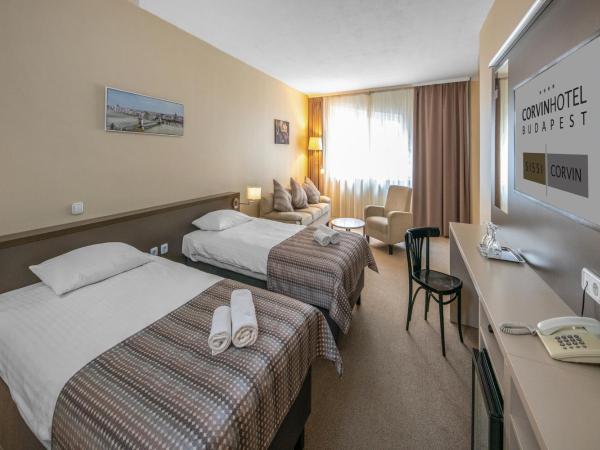Corvin Hotel Budapest Corvin Wing : photo 2 de la chambre chambre triple