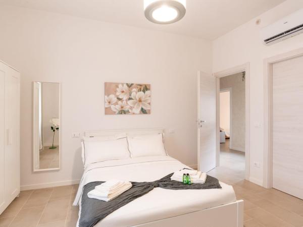 Mentana Guest House : photo 6 de la chambre chambre double avec salle de bains privative