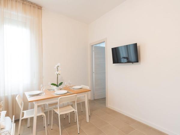 Mentana Guest House : photo 5 de la chambre chambre quadruple avec salle de bains privative