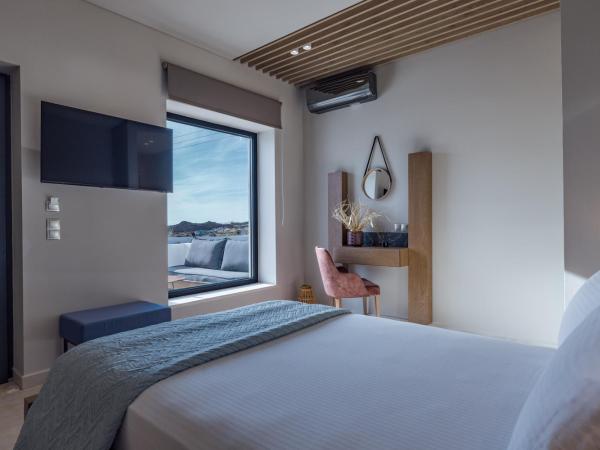 El Mar Naxos : photo 2 de la chambre suite familiale avec bain à remous extérieur - vue sur mer