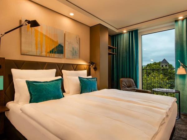 Motel One Köln-Neumarkt : photo 10 de la chambre chambre lit queen-size