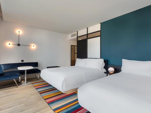 Aloft Hotel, By Marriott : photo 1 de la chambre chambre familiale avec 2 lits queen-size - accès au spa inclus