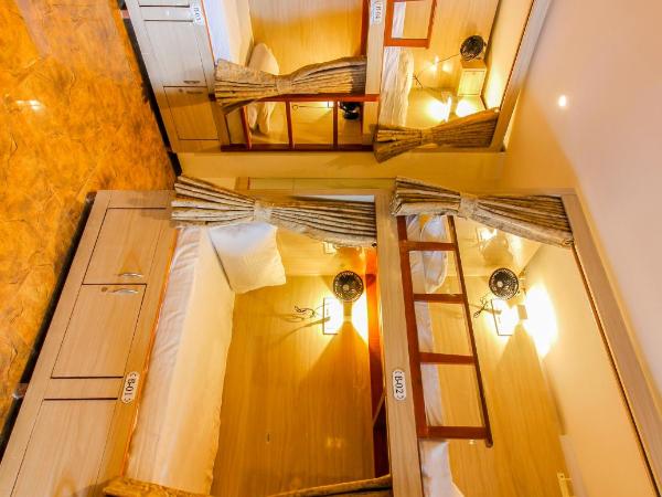 Hygeinic Airport Dormitory Near by BOM : photo 3 de la chambre lits superposés dans dortoir masculin