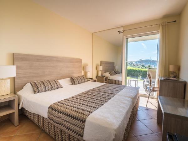 Hotel Funtana Marina : photo 10 de la chambre chambre double ou lits jumeaux avec vue sur mer et terrasse