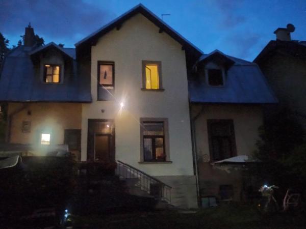 Willa Retro Hostel : photo 2 de la chambre chambre quadruple avec salle de bains commune