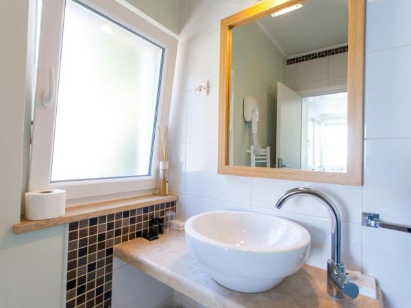 Bed & Breakfast Blu Locanda : photo 5 de la chambre chambre double - vue latérale sur mer