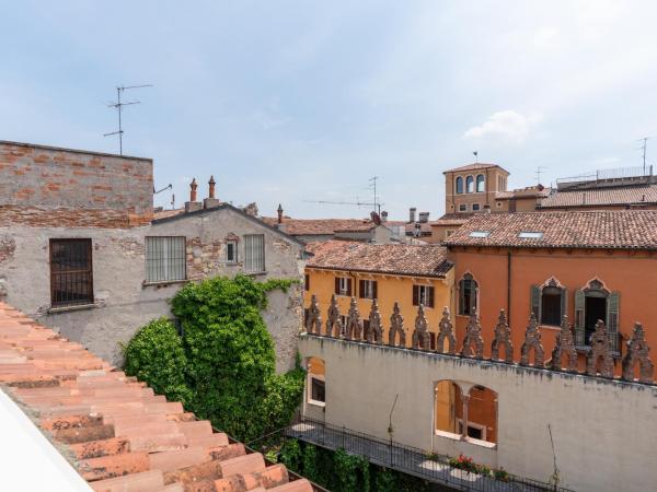 Palazzo delle Guglie - Residenze : photo 8 de la chambre appartement 1 chambre deluxe - vue sur ville