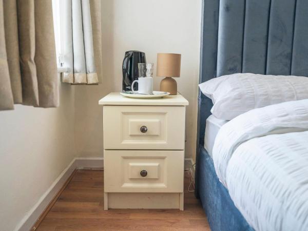 Majestic Inn : photo 2 de la chambre chambre double avec salle de bains commune