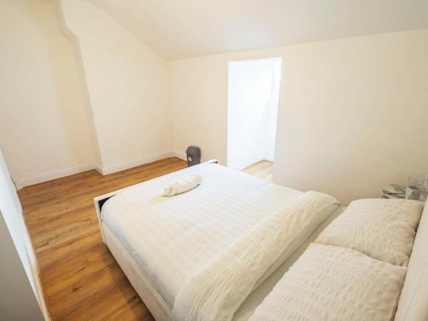 Majestic Inn : photo 9 de la chambre chambre double avec salle de bains commune