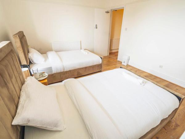 Majestic Inn : photo 4 de la chambre chambre double avec salle de bains commune