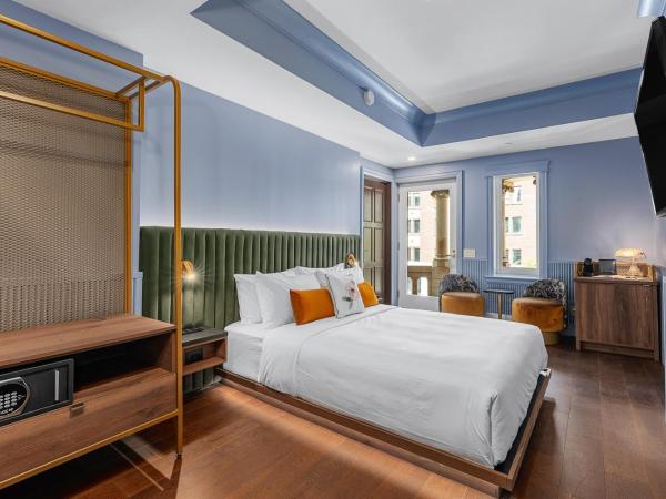 Hôtel Maurice : photo 4 de la chambre chambre lit queen-size avec balcon