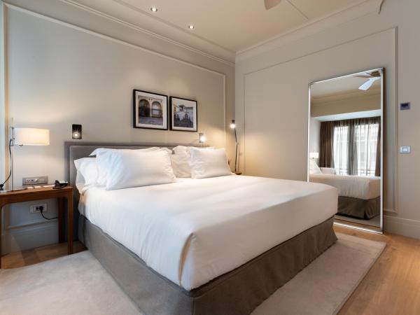 H10 Palacio Colomera : photo 4 de la chambre chambre double ou lits jumeaux - vue sur ville