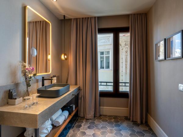 H10 Palacio Colomera : photo 6 de la chambre chambre double ou lits jumeaux - vue sur ville