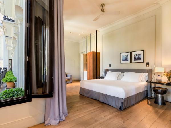 H10 Palacio Colomera : photo 5 de la chambre chambre double ou lits jumeaux supérieure avec vue sur ville