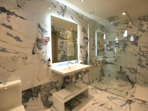 555 Hotel Clubbing Adults Only : photo 9 de la chambre chambre lit queen-size deluxe